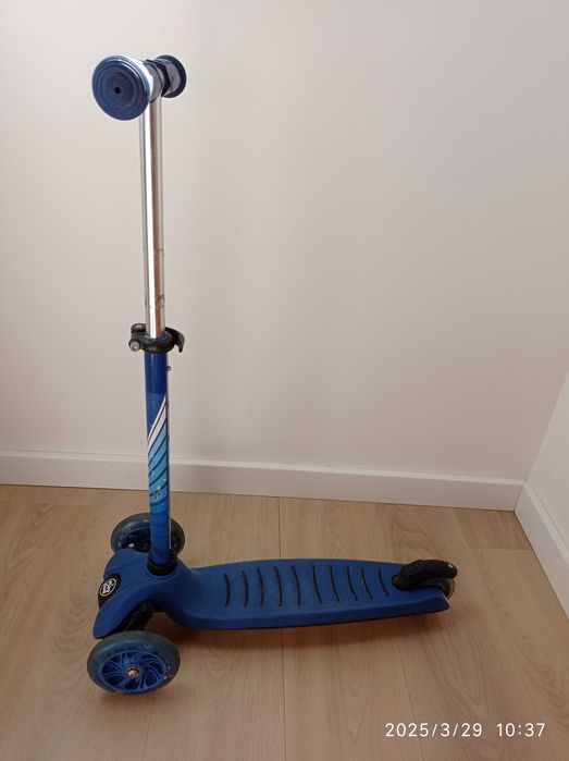 Trotinete com LED para criança