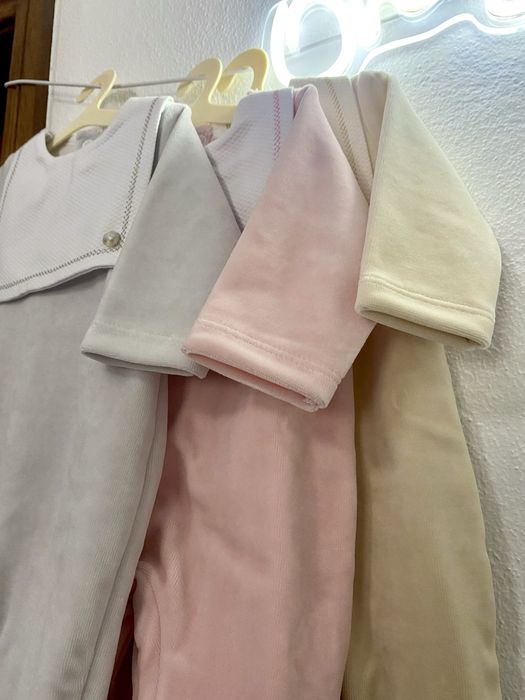 Babygrow veludo cinza ou rosa (2/3m) - novo
