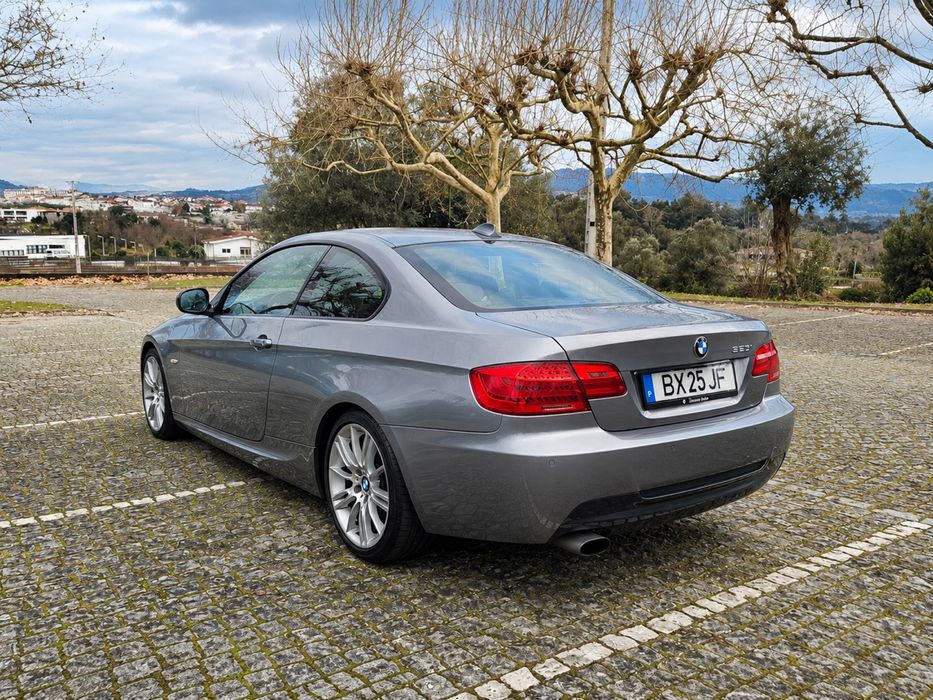 BMW 320I Coupé Pack M - livro de revisões completo na BMW