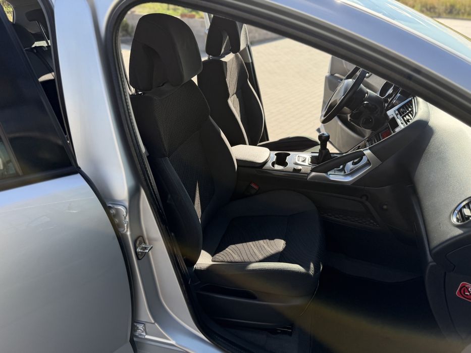 В продажі Peugeot 3008 , 1.6 МРІ бензин , в рідній фарбі, 2012р