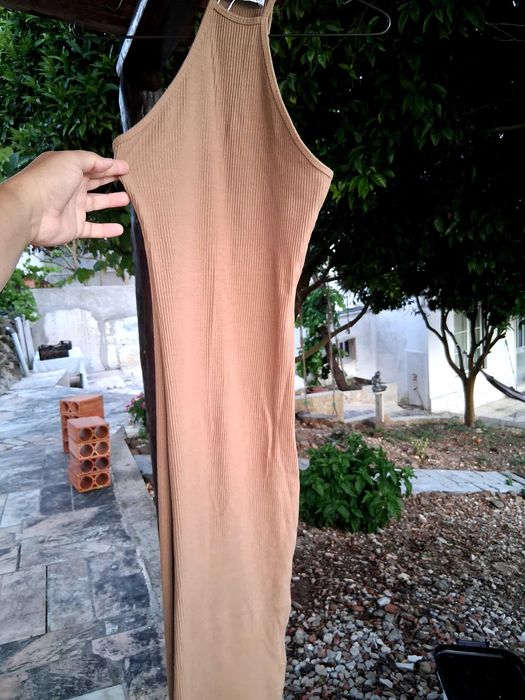 Vestidos Breskha,com colar.