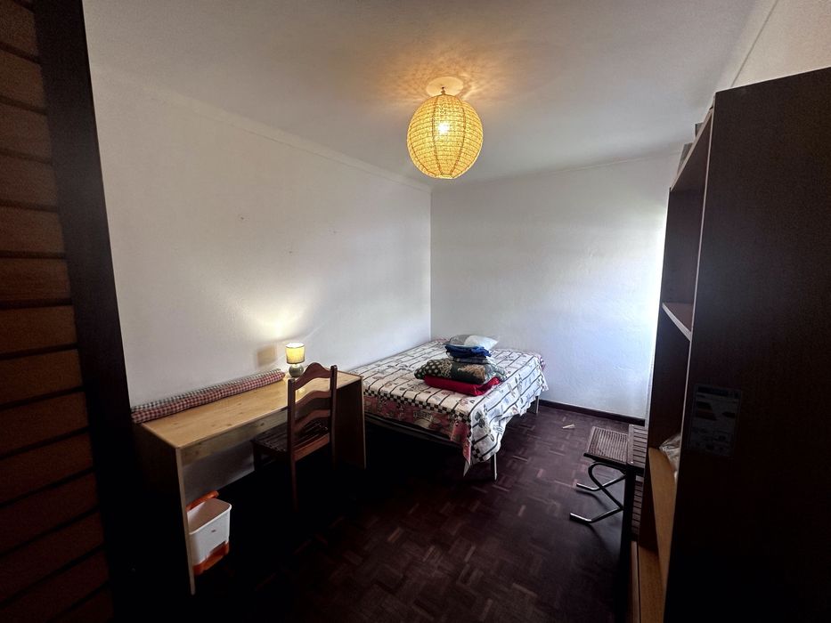 Alugo quarto em Angra do Heroísmo