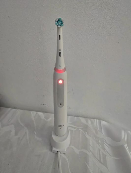 Escova elétrica IO oral B
