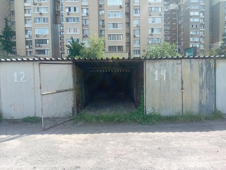 Оренда паркування під  навісом  вул. Ямська, 17