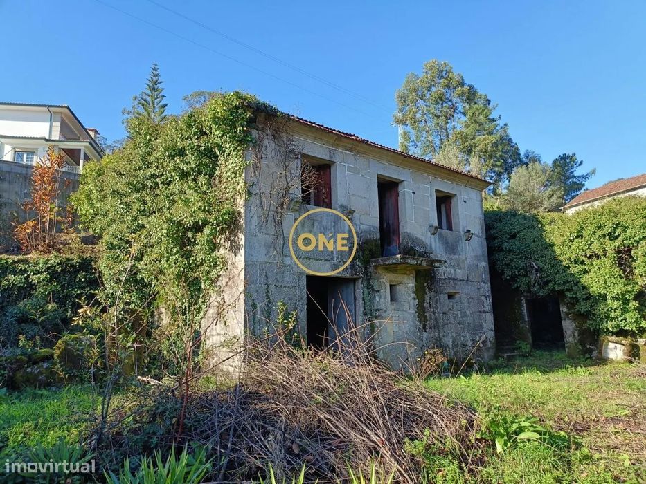 Ruina para reconstrução em Passô, Vila Verde