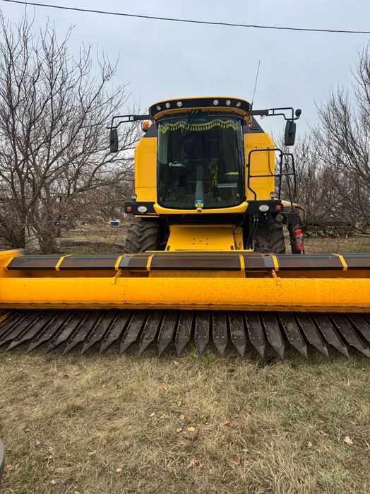 Комбайн New Holland TC5.90