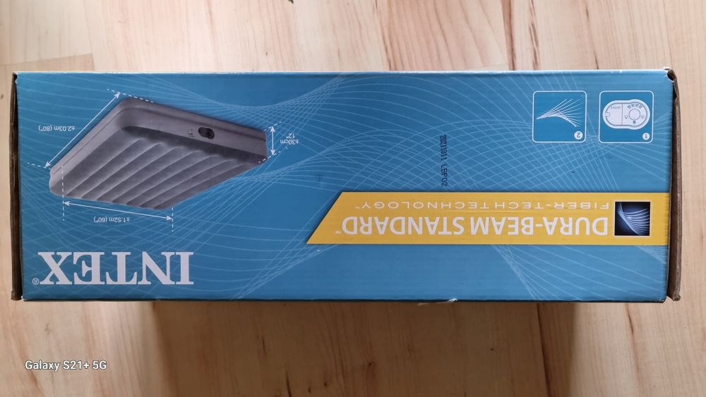 Materac  dwuosobowy pompowany przez USB