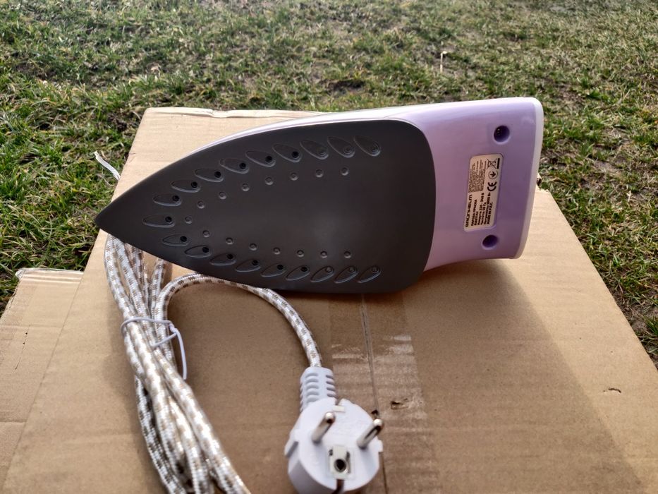 Утюг, Праска GRUNHELM EI8817AG