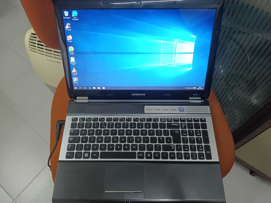 Excellent Samsung laptop with Core i7, like new64283909615235120