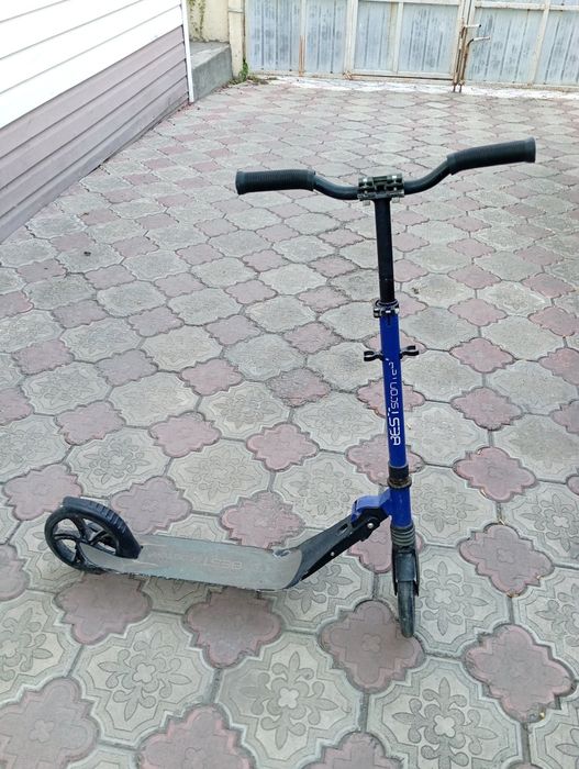 Продам дитячий велосипед й самокат