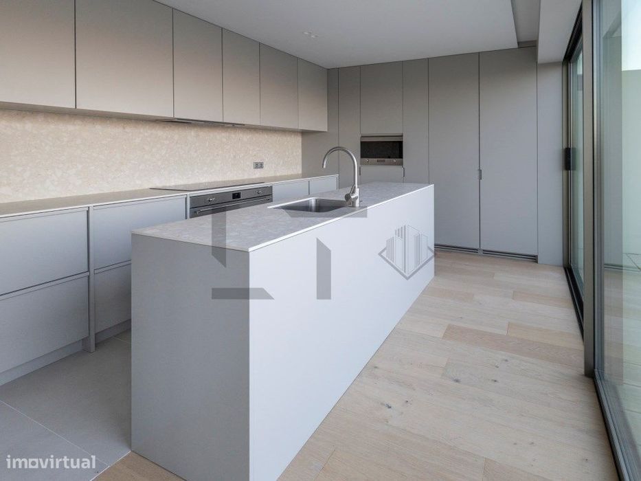 Apartamento Penthouse T4 Duplex com Terraço e Piscina Privativa par...