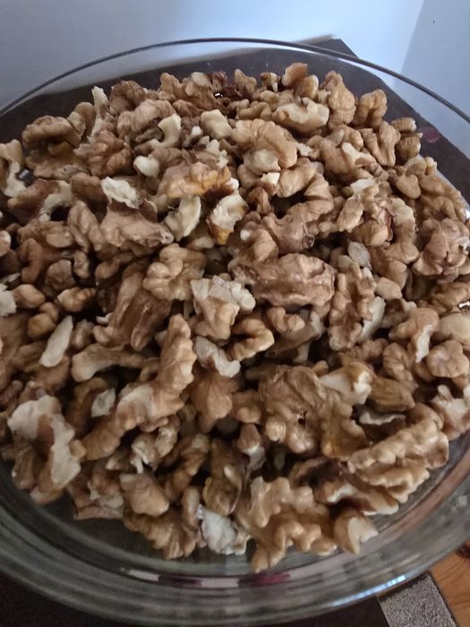 Orzechy włoskie łuskane – świeże, naturalne . Cena  105 zł/ za 3 kg