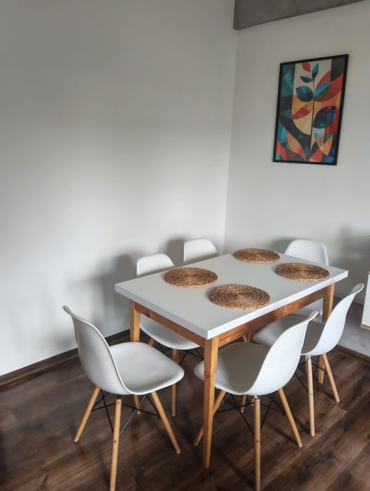 Stół do jadalni bez krzeseł