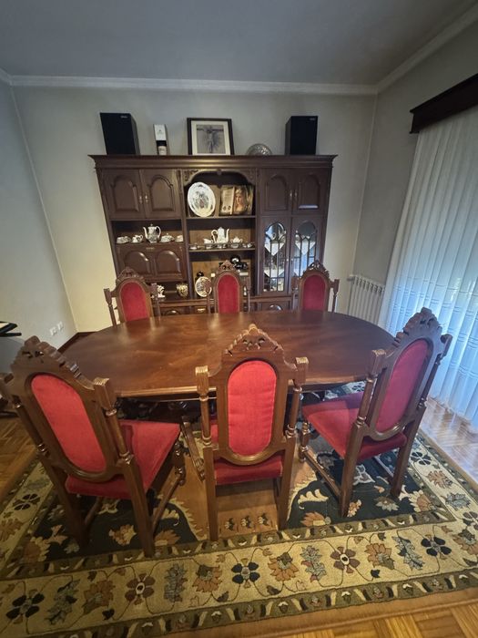 Vendo mesa com 6 cadeiras e movel de sala em muito bom estaco