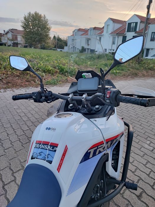 Honda transalp xl 750 rigorosamente nova. Top extras