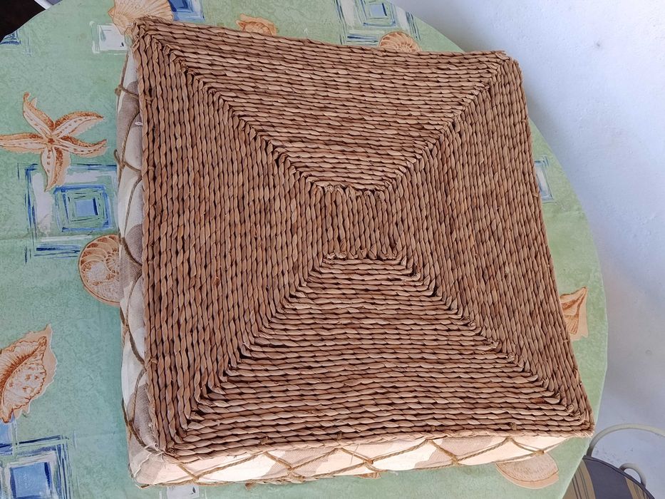 Assento repousa-pés puf em verga palhinha original - rustico artesanal