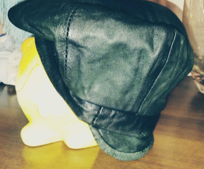 Берет кожаный с ушками утепленный