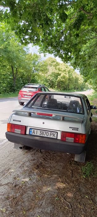 Автомобіль в гарному стані,2002 року випуску.Пробіг рідний без іржі,авто вкладень не потребує.