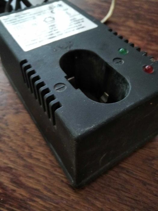 Зарядний пристрій Einhell 18В для шуруповерта