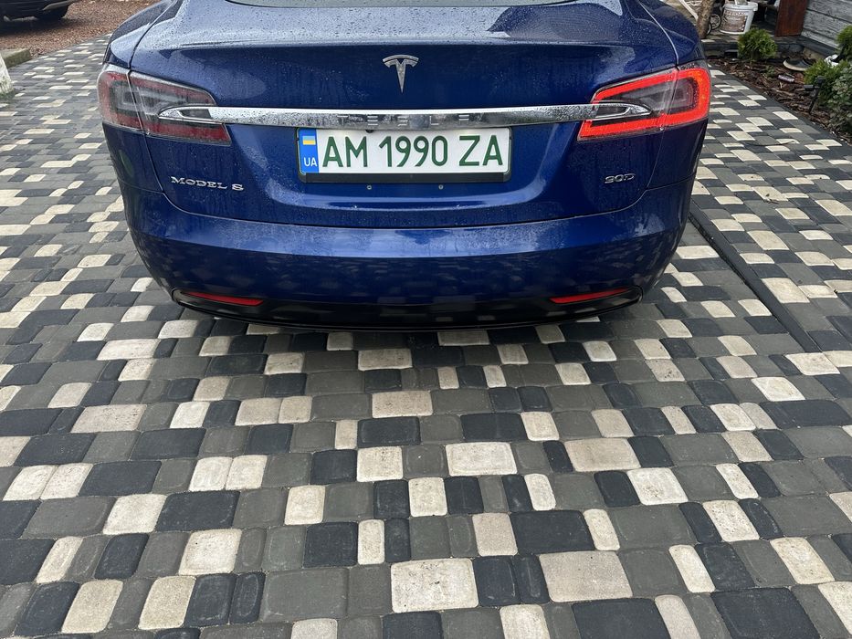 Продам Tesla model S 90 d