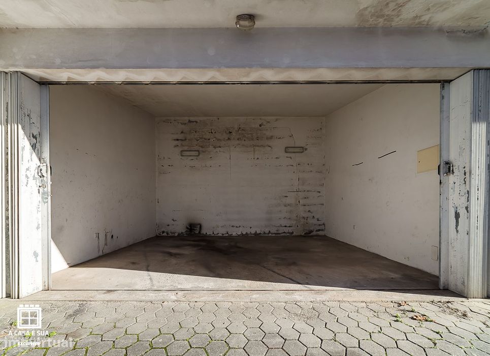 Garagem fechada para 2 viaturas em Gião, S. M. Feira - Exclusivo