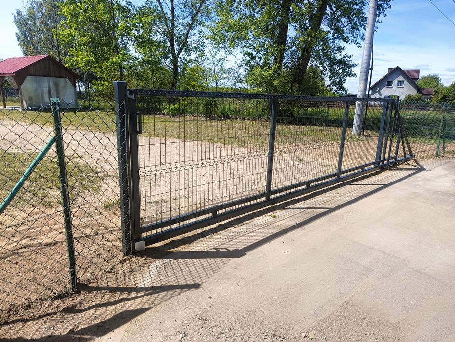 Brama przesuwna.