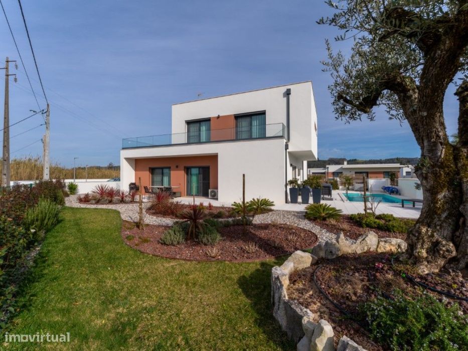 Moradia V4 com piscina aquecida, jardim e garagem em Alfeizerão (Co...