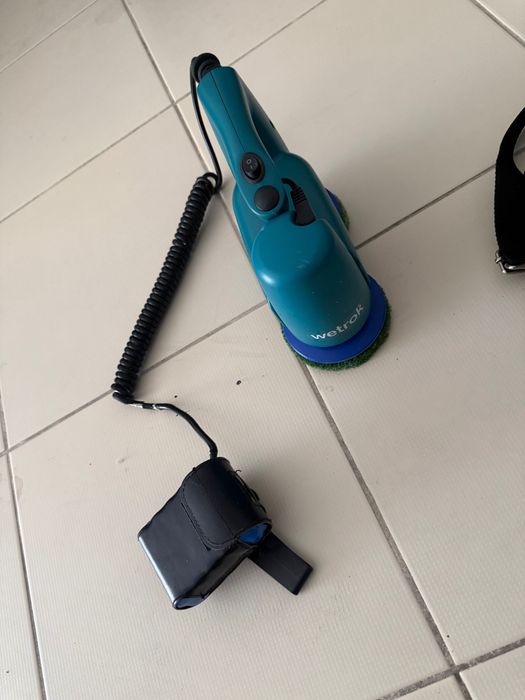 Wetrok – Máquina Portátil Profissional de Limpeza com Duplo Disco a bateria