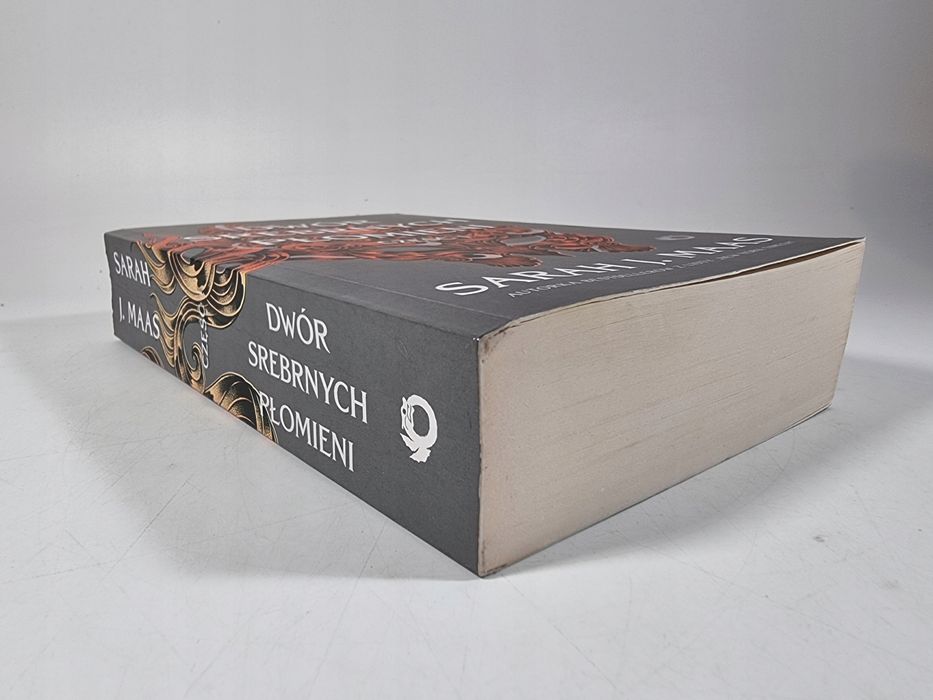 Dwór Srebrnych Płomieni Część 1 / Sarah J. Maas