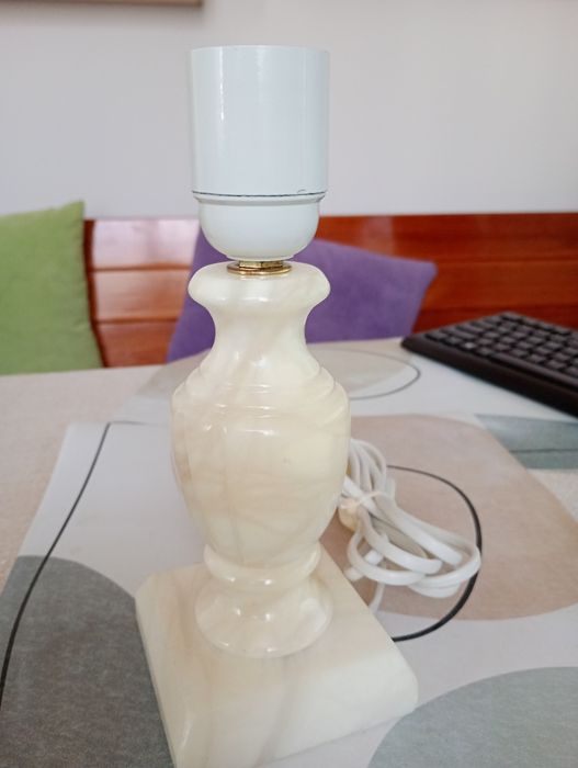 Lampka nocna alabaster