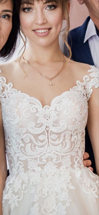 Весільне плаття.