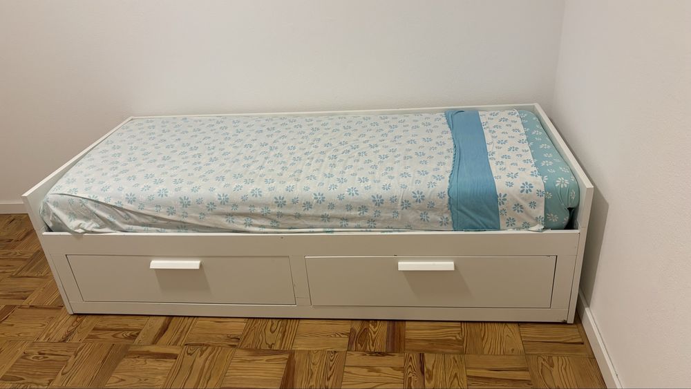 Cama IKEA BRIMNES branca + 2 colchões