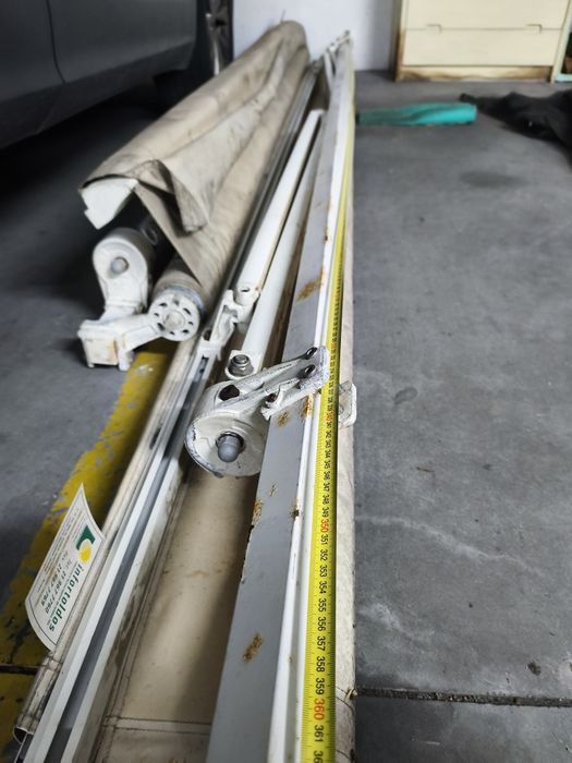 Toldo de montra ou esbelevimento comercial