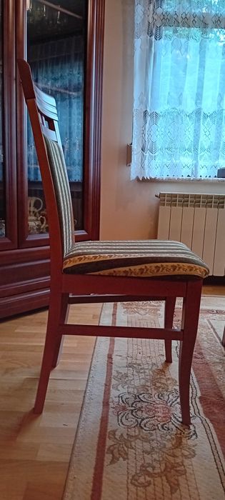 Stół z 4 krzesłami. Nie używany, jak nowy. Super jakość
