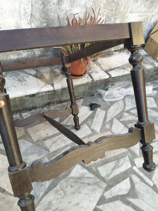Mesa com 8 cadeiras em pele