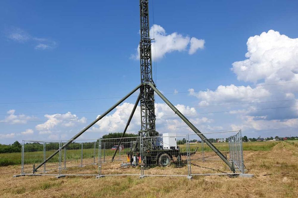 Wojskowy maszt antenowy - mobilna wieża telekomunikacyjna - h-25m