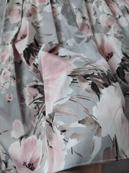 Szara rozkloszowana sukienka koktajlowa w kwiaty Urszula Szyk r. 34/36