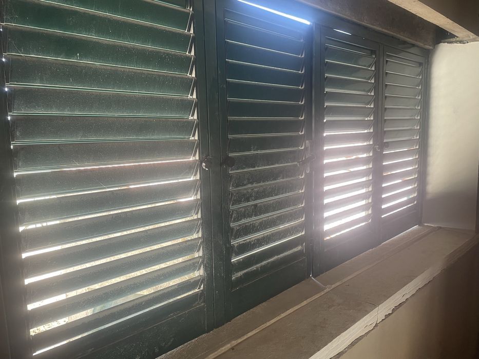 Portadas verdes de  aluminio