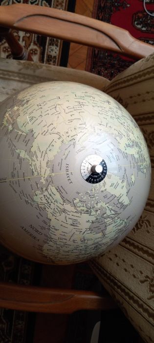 Profesjonalny piękny globus geograficzny.