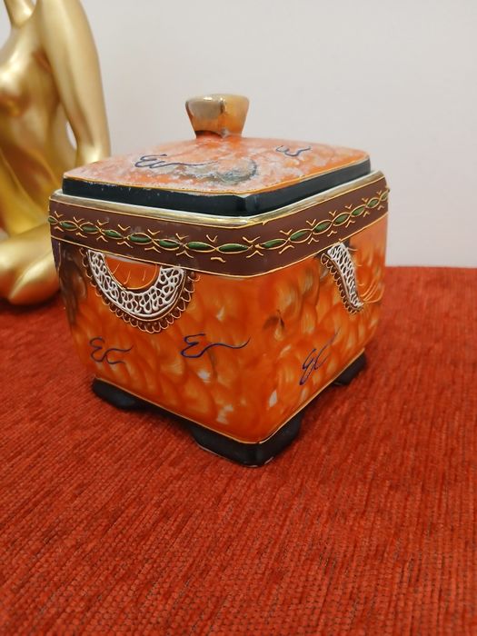 Pote de Biscoitos Japonês "Dragonware"