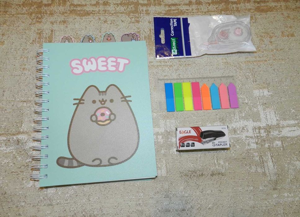 kołozeszyt sweet Pusheen notatnik A5 spiralny zeszyt + zakładki korektor zszywacz