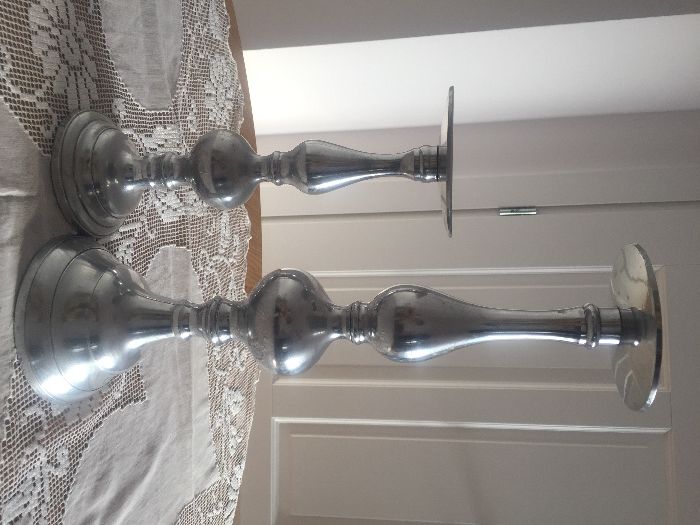 2 metalowe świeczniki , 25 i 37cm wysokie