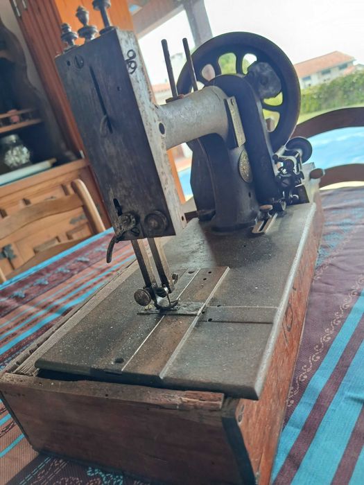 Maquina de costura manual muito antiga vintage Seidel & Naumann