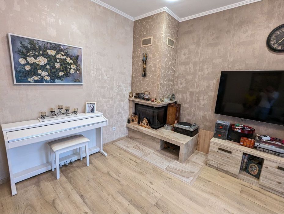 Продам будинок в центрі поблизу парку