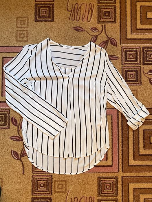 Біла жіноча сорочка