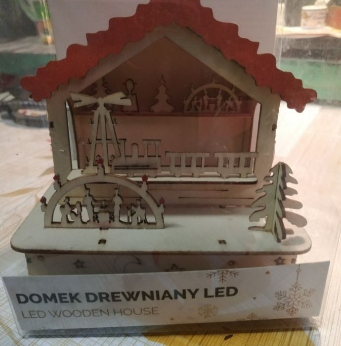 Domek drewniany LED