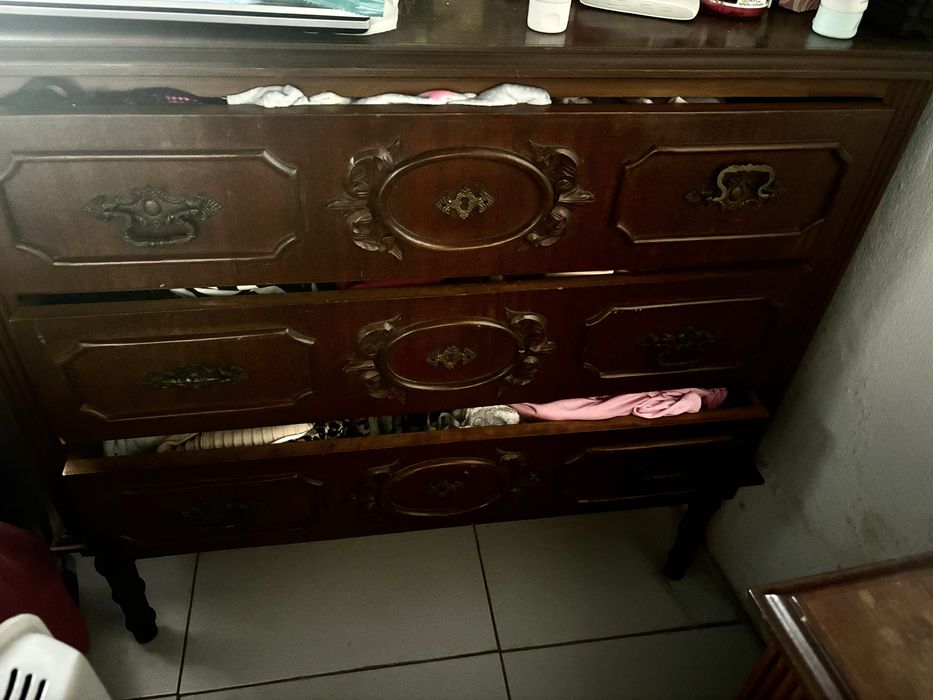 VENDO CAMA DE CASAL + comoda +2  mesas cabeceira