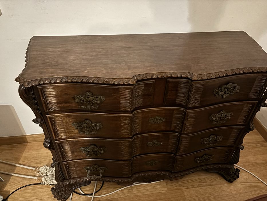 Comoda quarto, finamente ornamentada, estilo D José