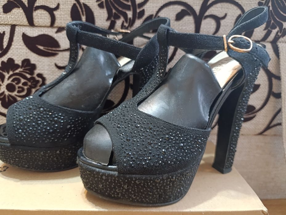 Босоніжки на підборах SANTAROSE