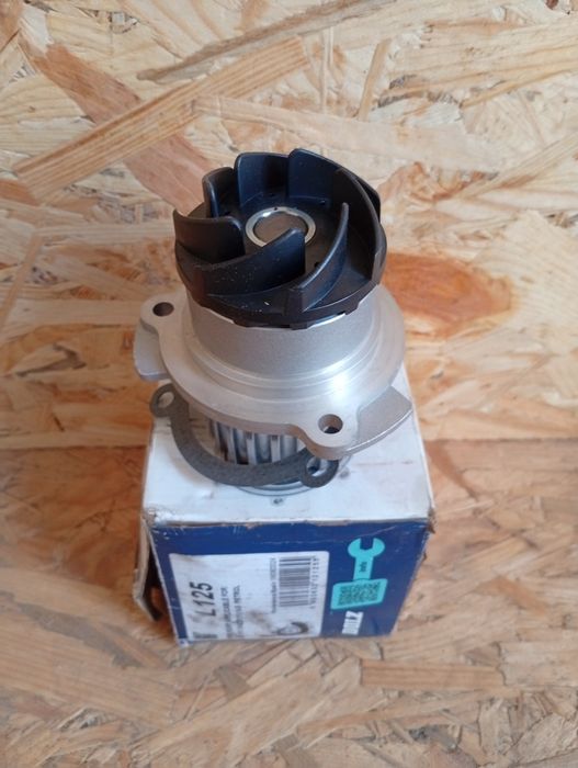 Насос водяний (помпа) ВАЗ 2110-2112 Калина Приора